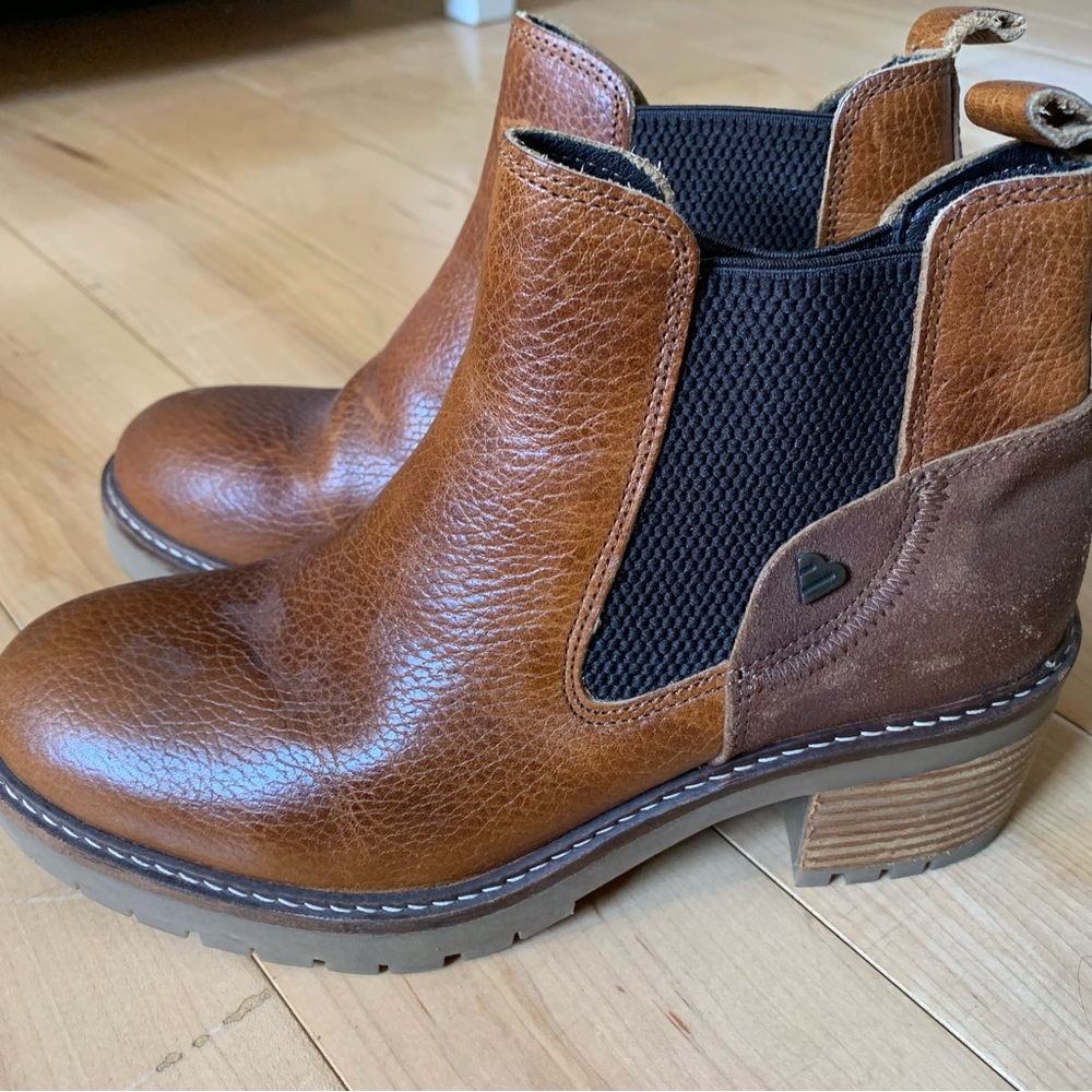 Elegant Tan Leather Ankle Booties